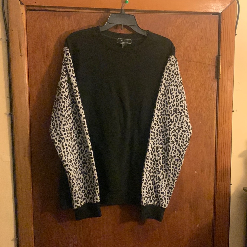 Graphic sleeve crew neck sweat shirt